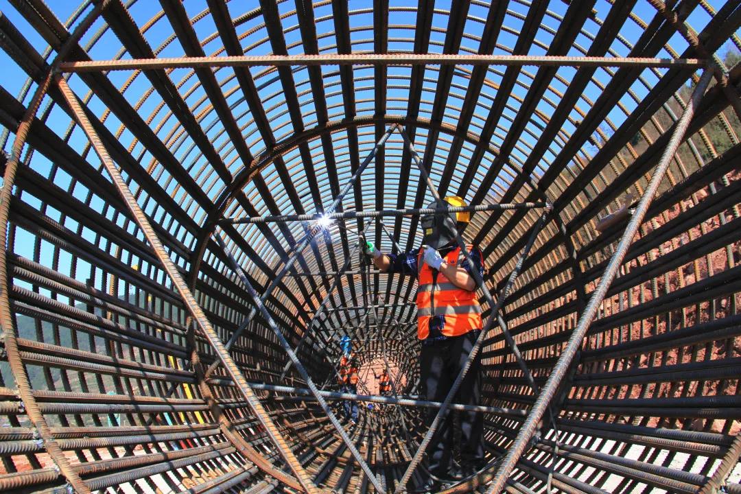 鎮(zhèn)廣高速A3合同段實(shí)現(xiàn)半幅貫通