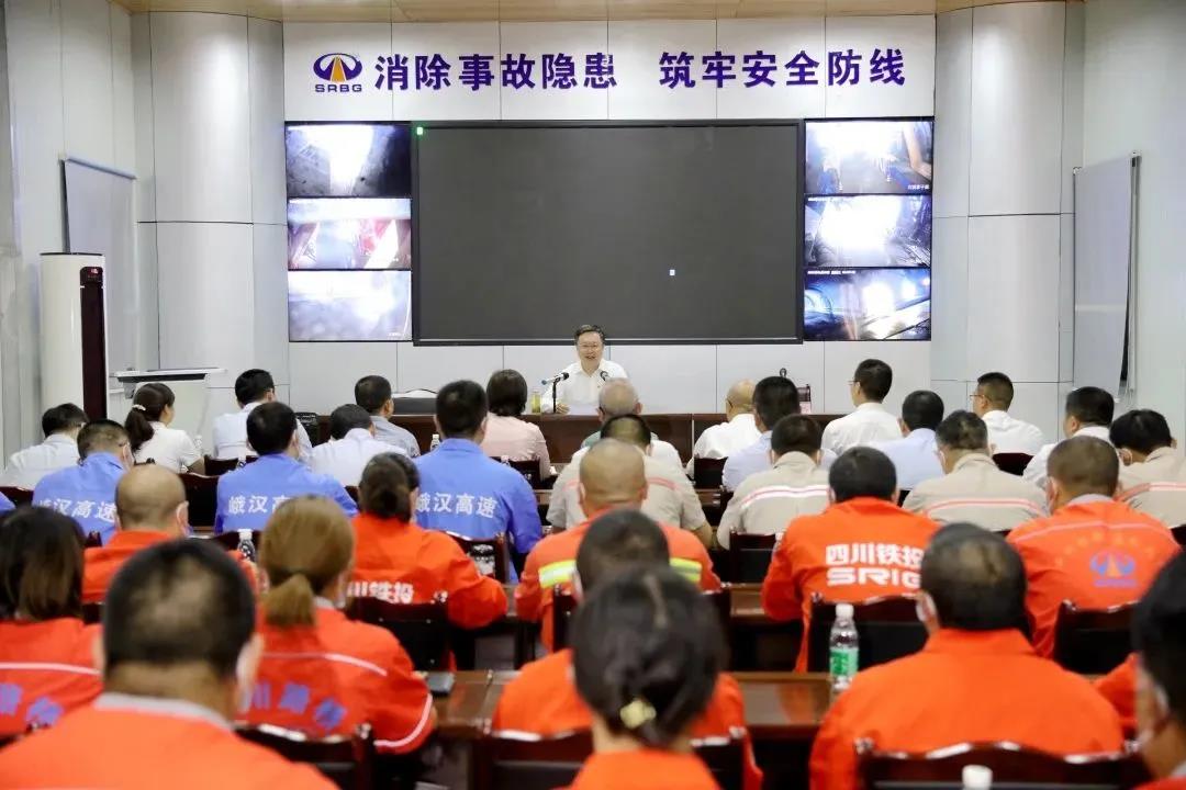 省人大常委會黨組成員、副主任彭琳調(diào)研督導(dǎo)峨漢高速公路建設(shè)情況并在基層講黨課