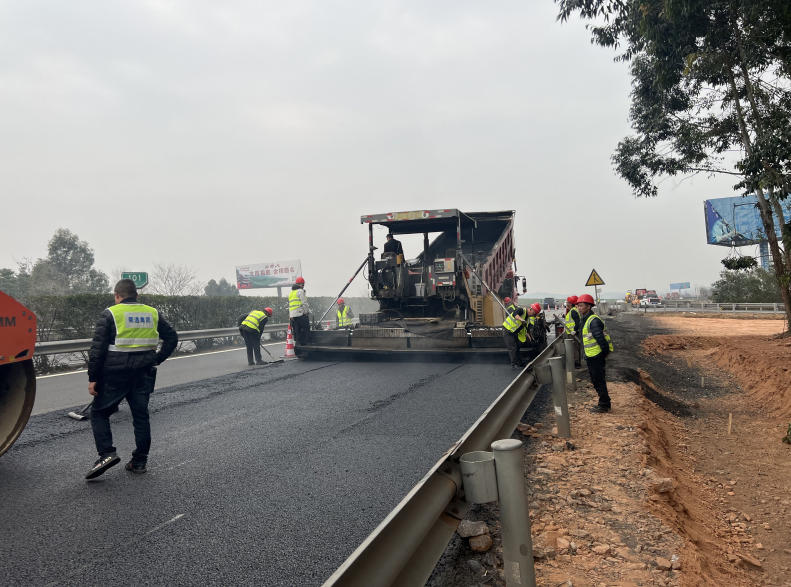 聞令而動(dòng) 全力搶險(xiǎn) 保通保暢——成綿復(fù)線（成綿向）K101路段主線沉降開裂處置紀(jì)實(shí)