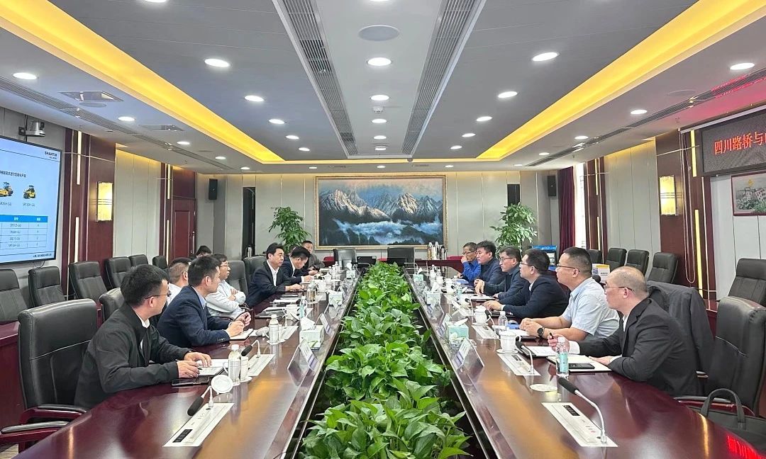 四川路橋與山推股份舉行工作座談