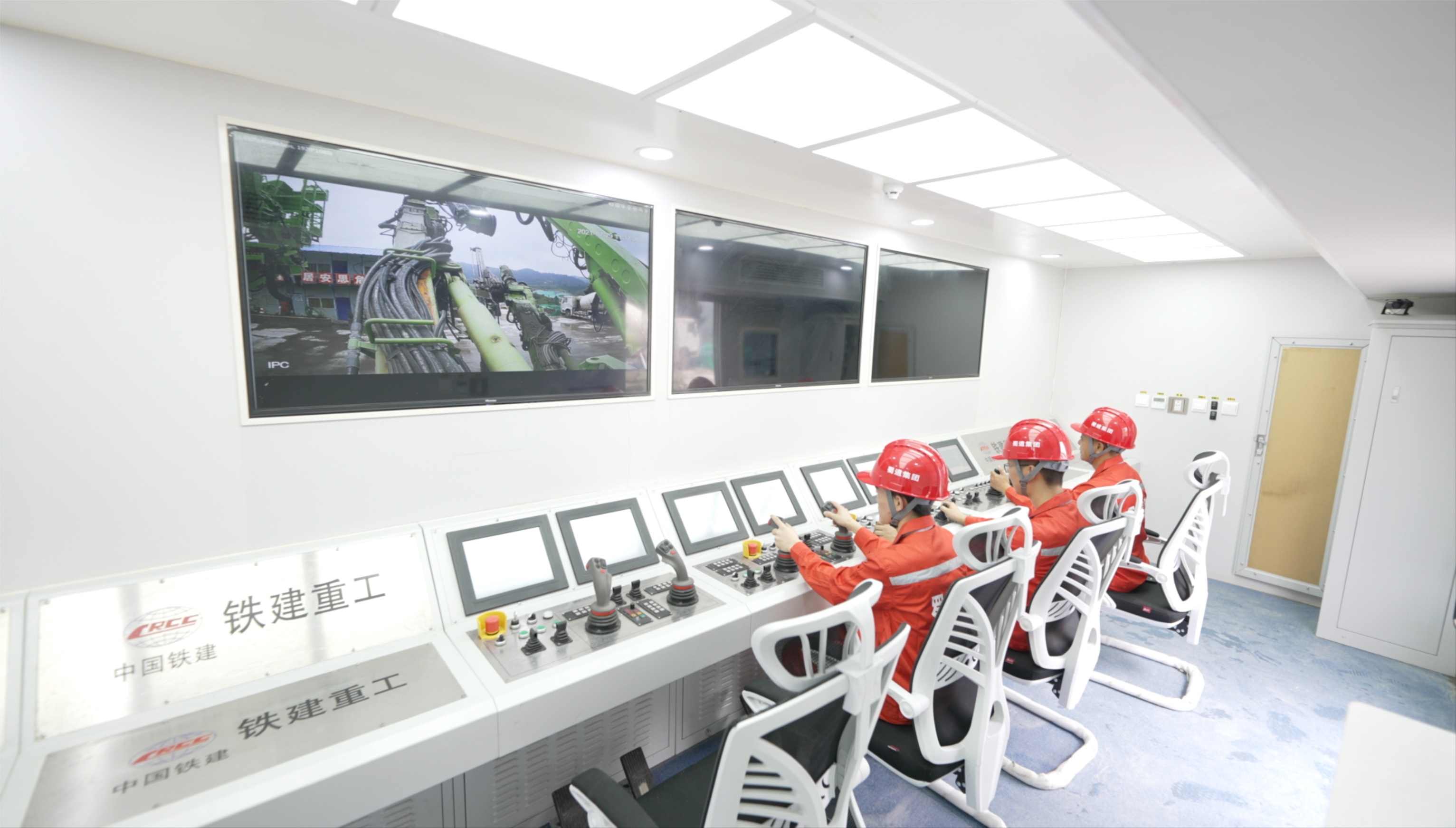 全國首創(chuàng)鉆、拱、噴、錨一體化遠(yuǎn)程控制