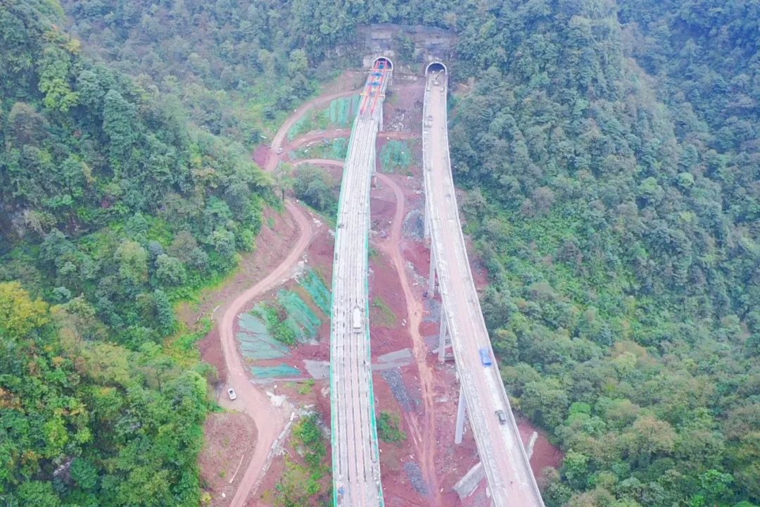 羅山溪大橋全幅貫通 樂西高速進入施工快車道