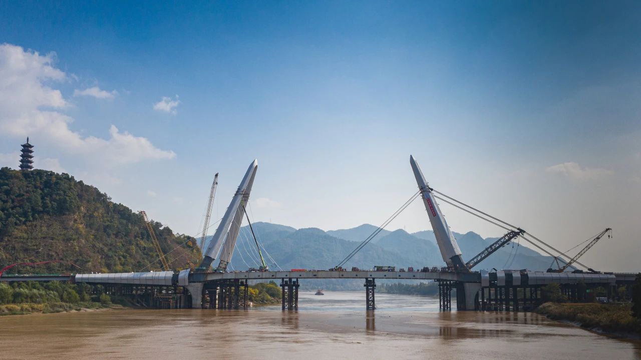 媒體關(guān)注 | 通車在即！浙江臨海伏龍大橋“亮翅”