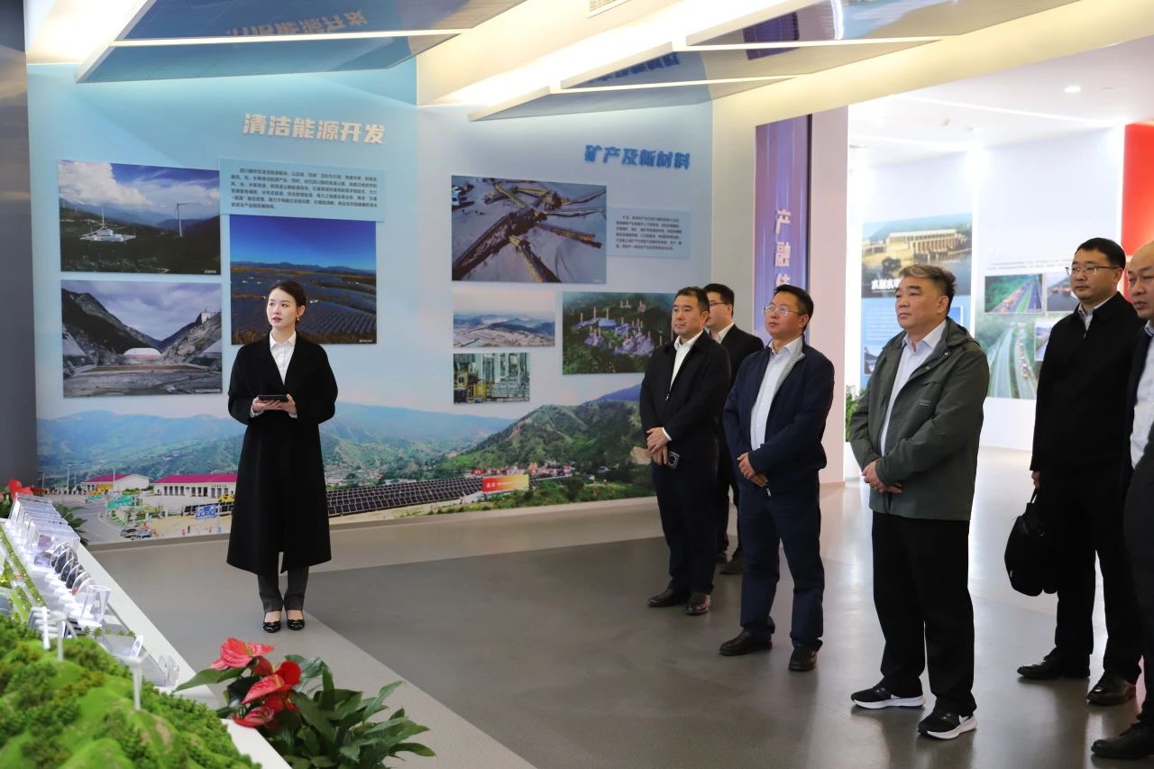 四川路橋與黃河設(shè)計(jì)院舉行工作交流座談