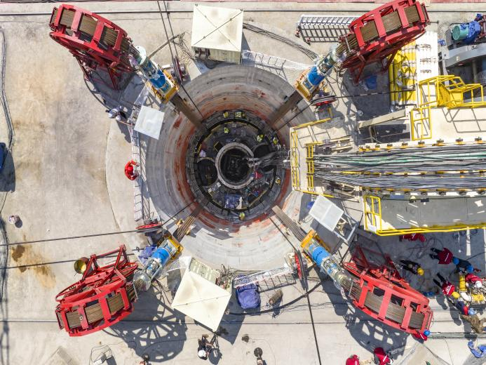 復(fù)雜地層公路隧道全斷面豎井掘進(jìn)技術(shù)