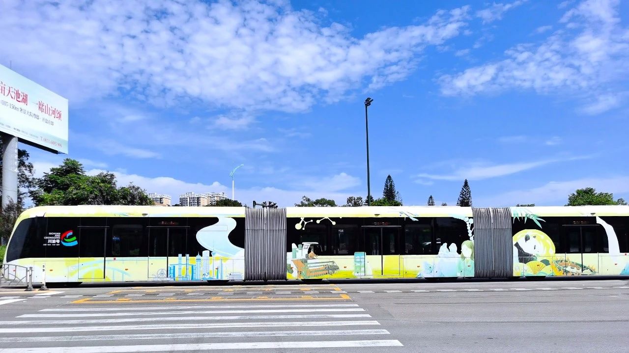 媒體關(guān)注 | 正式開通！宜賓智軌T2線開始載客試運(yùn)營