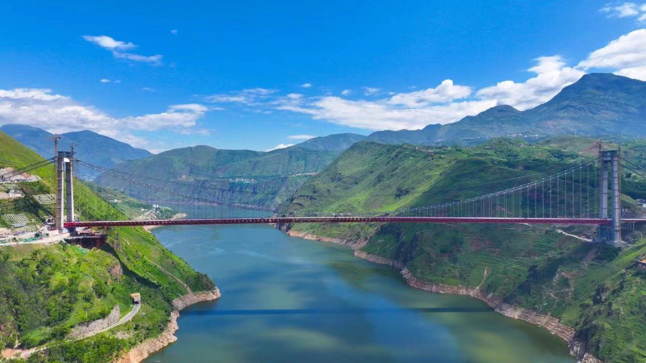 媒體關(guān)注 | 見證脫貧攻堅(jiān)與鄉(xiāng)村振興有效銜接！宜攀高速川滇金沙江特大橋順利合龍