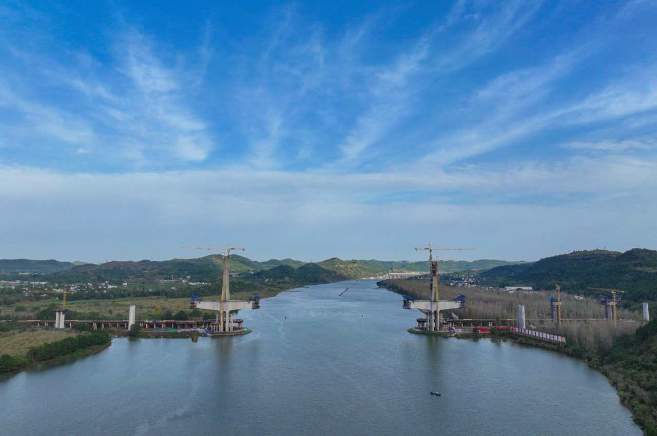 媒體關注 | 成達萬高鐵嘉陵江特大橋主墩順利封頂