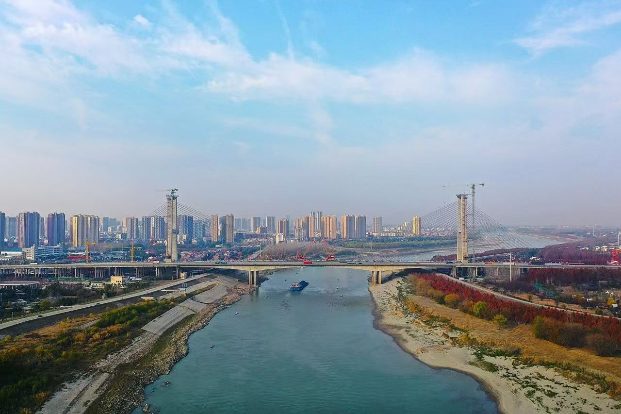 媒體關注 | 漢江特大橋順利合龍！湖北這條“四改八”高速再迎新進展