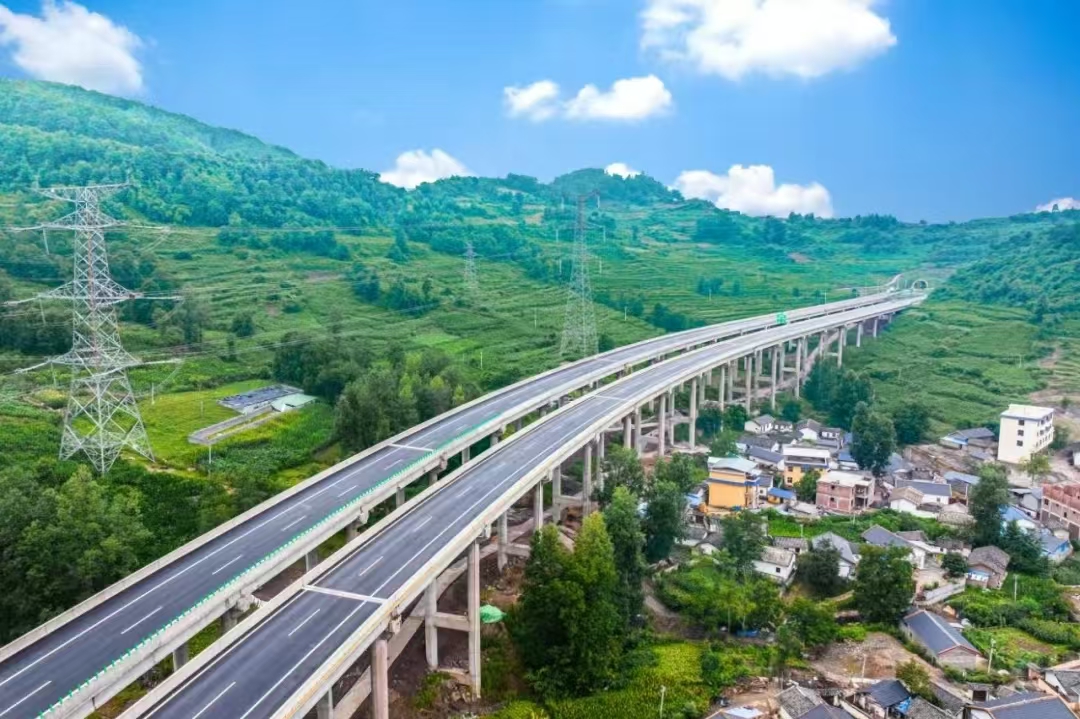 媒體關注 | 90分鐘車程縮短至40分鐘！樂西高速美姑至昭覺段建成通車