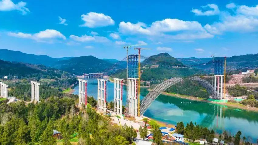 媒體關注 | 順利合龍！鎮(zhèn)廣高速云臺通江河特大橋建設迎來新進展