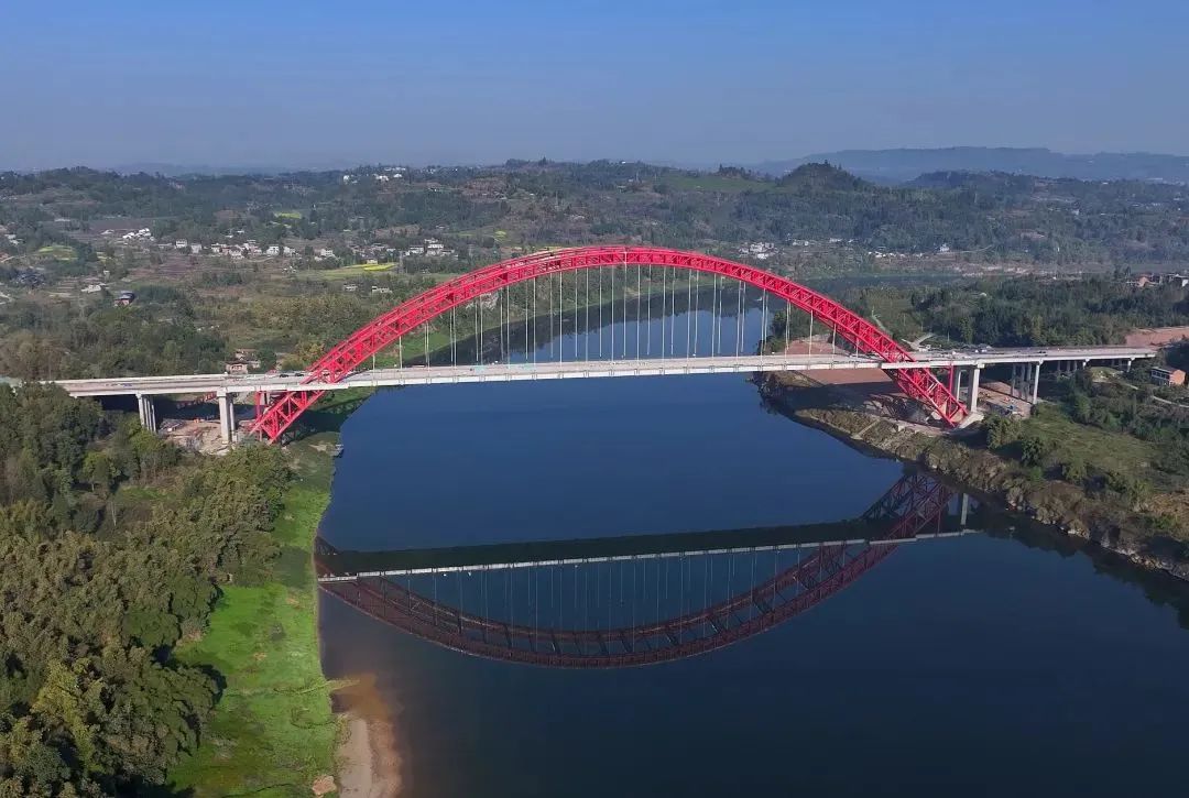 媒體關注 | “一跨過江”！鎮(zhèn)廣高速白馬渠江特大橋今日貫通