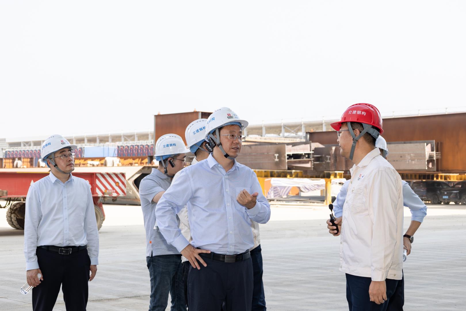 四川路橋黨委委員、紀(jì)委書記焦利軍帶隊到交建集團(tuán)項目一線調(diào)研指導(dǎo)工作